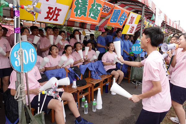 點選作品以查看原圖